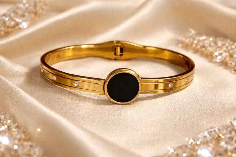 Round black onyx centerpiece